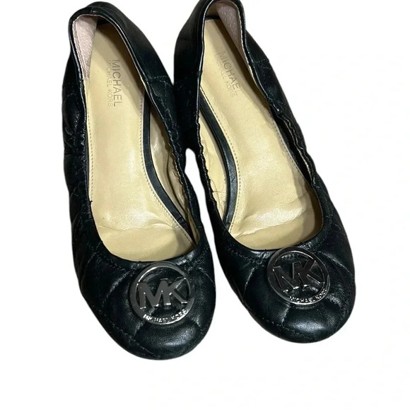Micheal Kors  shoes,women sz 7, black ballet flats ,MK  metal logo ,quilt look - Picture 1 of 14